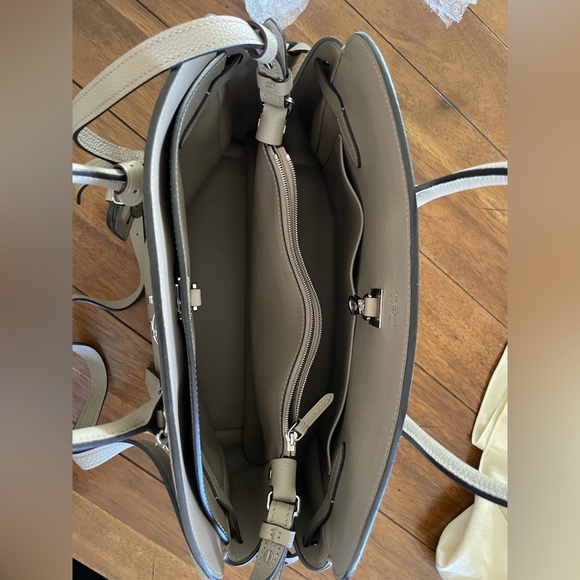 RARE!! MINT!!! LOUIS VUITTON MILLA MM - Picture 9 of 15